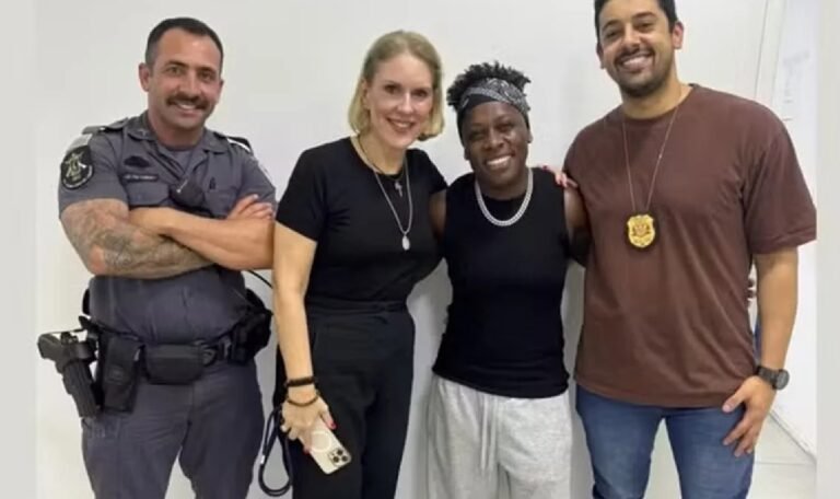Neném é levada à delegacia após ser abordada com carro furtado - Foto: Reprodução