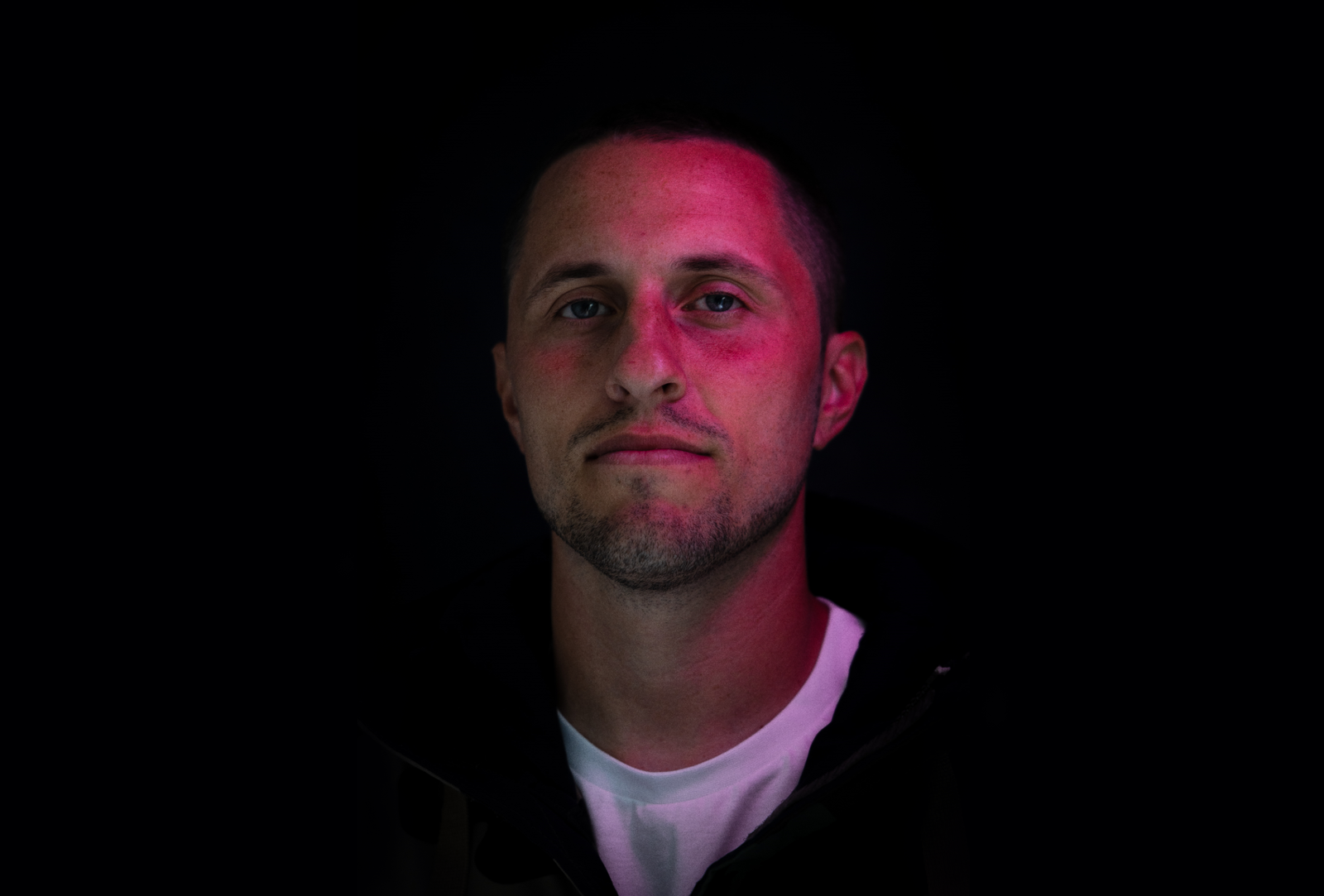 Tenik & FeelsLike lançam EP “Money Don’t Sleep” com influências de dance pop, house e UK garage