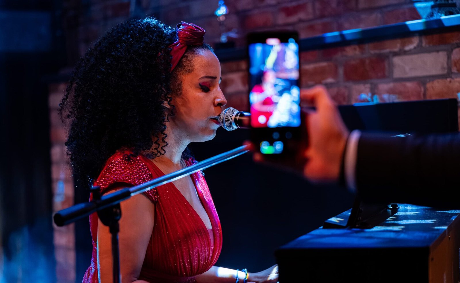 Ashley Fortes lança “Meu Segredo”, uma balada em português inspirada na música cabo-verdiana