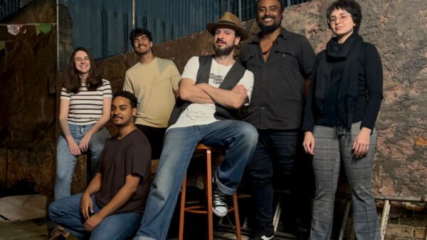 Eric Bê e o Avesso do Avesso lança álbum com 12 canções e aposta em mistura multicultural