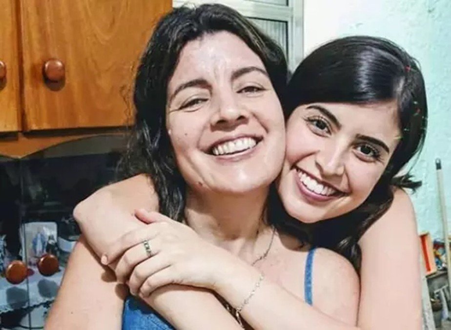 Mãe de Tabata Amaral é internada em estado grave após acidente durante evento de campanha
