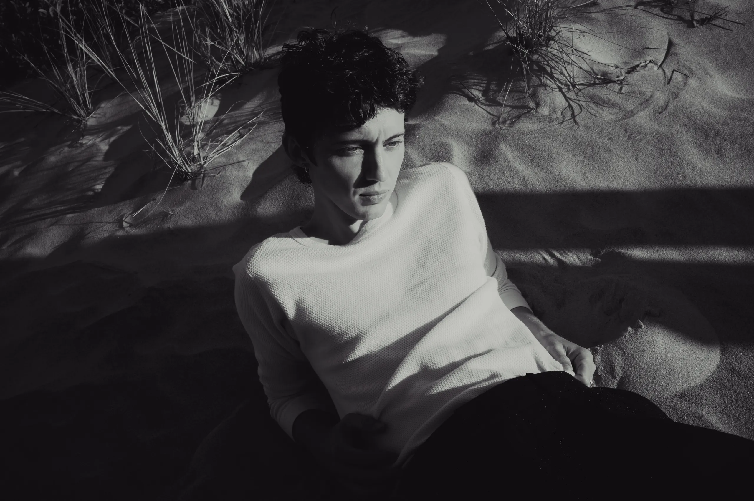 Troye Sivan lança quarto álbum de estúdio, “She’s the Best”, acompanhado do single “FF”